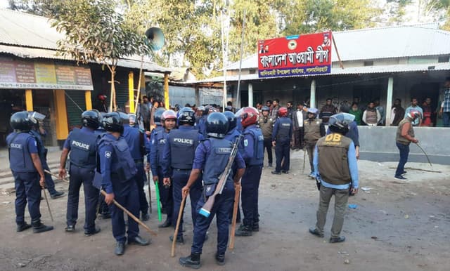 আদিতমারীতে কমিটি নিয়ে আ.লীগের দু'গ্রুপের সংঘর্ষ!