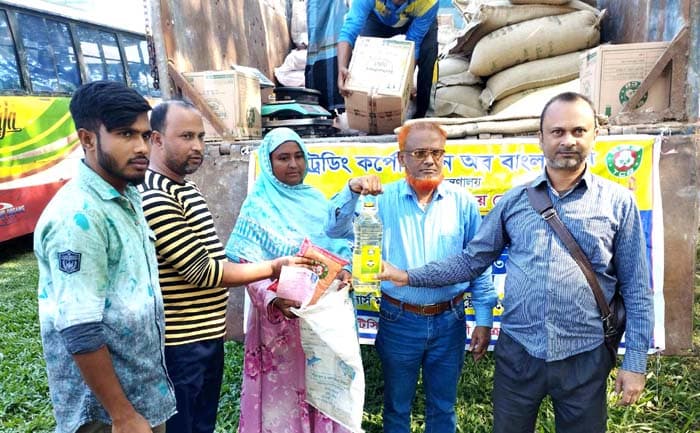 আলিহাট ইউনিয়নে ফ্যামিলি কার্ডের মাধ্যমে টিসিবি পণ্য বিক্রয় শুরু