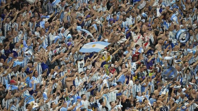 মেসিদের খেলা দেখতে স্টেডিয়ামে রেকর্ড সংখ্যক দর্শক