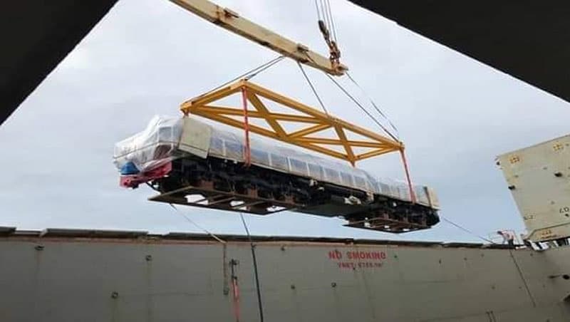 মেট্রোরেলের ইঞ্জিন বগিসহ মোংলায় ভীড়ল বিদেশি জাহাজ