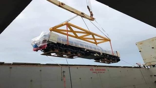 মেট্রোরেলের ইঞ্জিন বগিসহ মোংলায় ভীড়ল বিদেশি জাহাজ