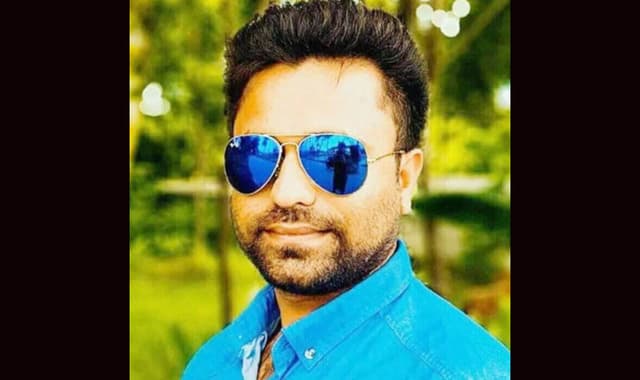 দুধ দিয়ে গোসল করা সেই ছাত্রলীগ নেতাকে কুপিয়ে আহত