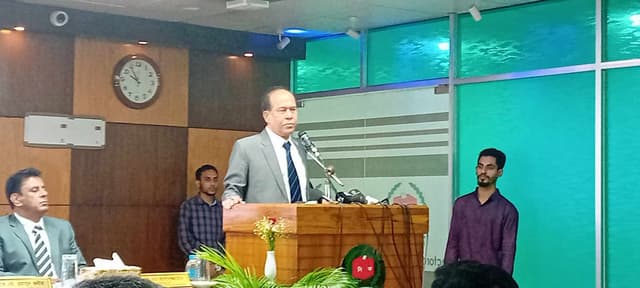 দেশের অর্থনীতি বাঁচাতে নির্বাচন সুষ্ঠু করতে হবে: সিইসি