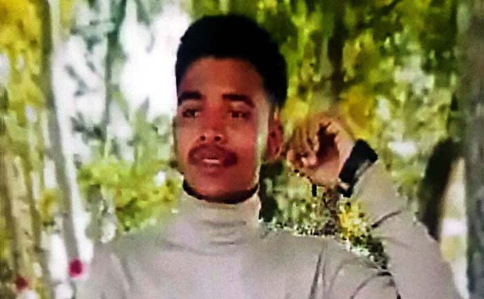 প্রেম প্রস্তাব প্রত্যাখান করায় স্কুলছাত্রীকে ব্লেড দিয়ে জখম