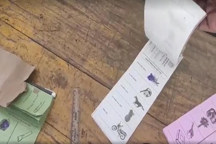 ব্যালট পেপারে আগেই সিল, ভোটগ্রহণ স্থগিত
