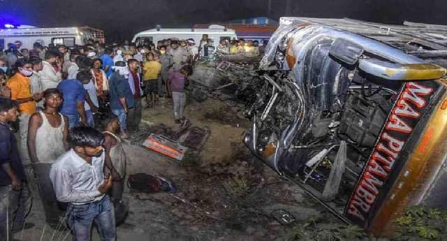 ভারতে সড়ক দুর্ঘটনায় ১৭ জনের মৃত্যু