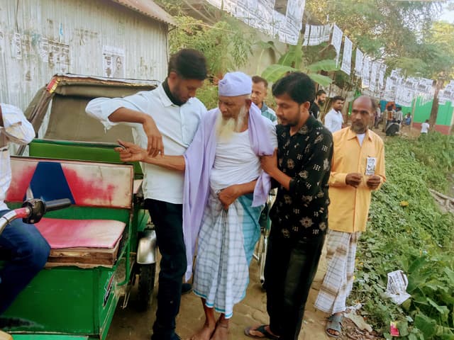 জীবনের শেষ ভোট দিয়েছেন ৯০ বয়সে আবু জামান ভূইঁয়া