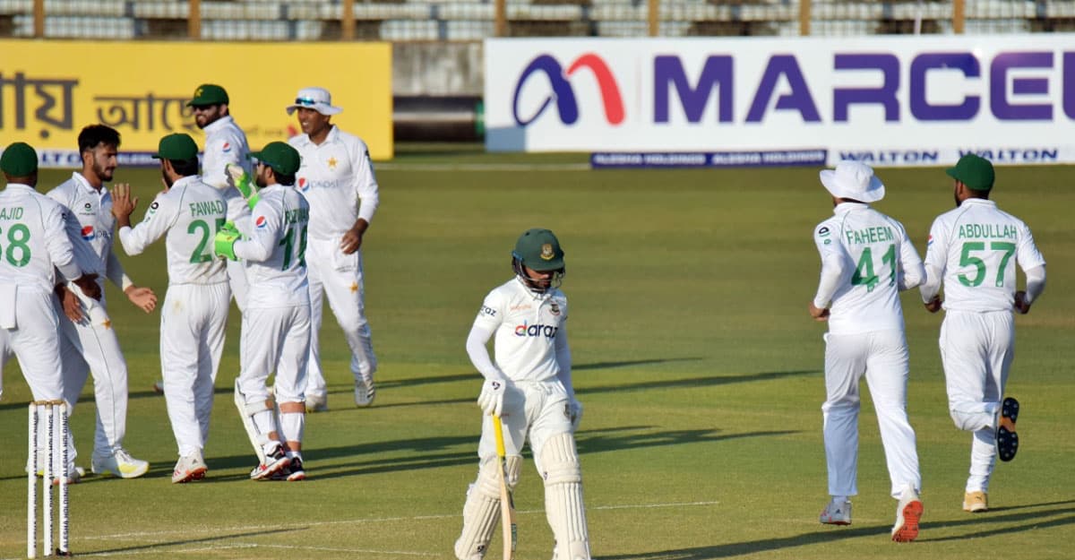 ব্যাটিংয়ে অস্বস্তিতে দিন শেষ বাংলাদেশের