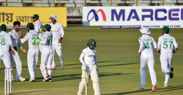 ব্যাটিংয়ে অস্বস্তিতে দিন শেষ বাংলাদেশের