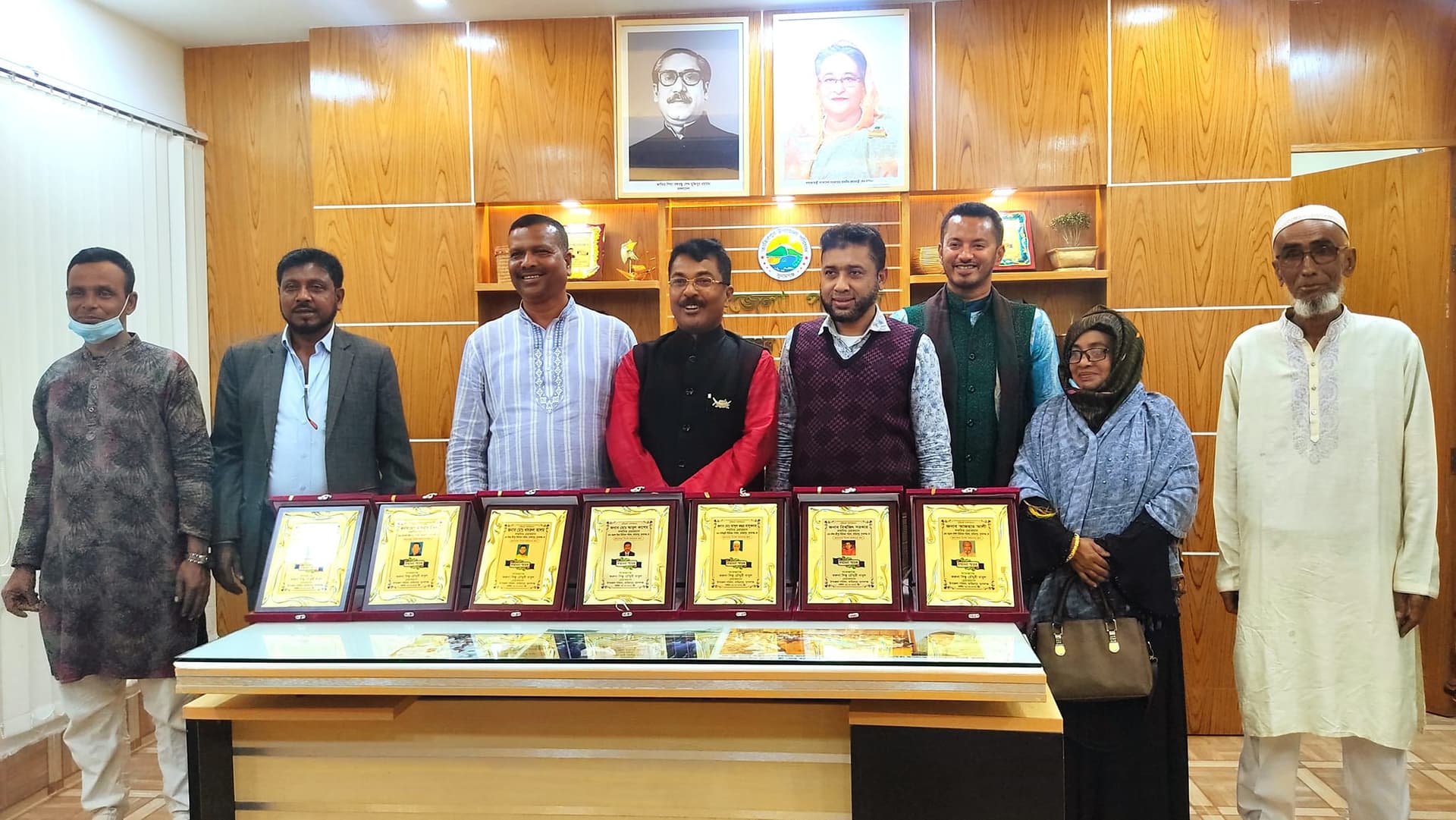 জনসেবায় বিশেষ অবদান তাহিরপুরে ৭ চেয়ারম্যানদেরকে সম্মাননা প্রদান