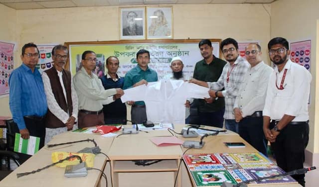 শ্রীমঙ্গলে রিডিং এন্ড রাইটিং হসপিটালে স্বাস্থ্য উপকরণ বিতরণ