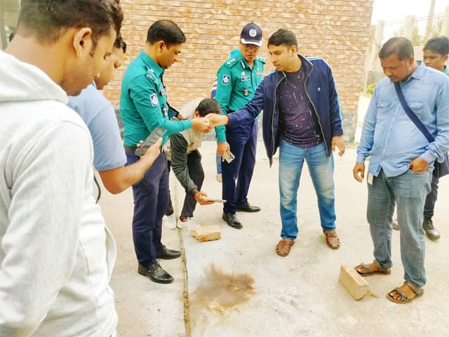 রাজশাহীতে আদালত চত্বরে ককটেল বিস্ফোরণ