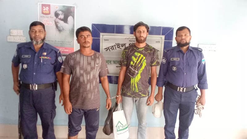 সরাইলে ট্রাকভর্তি সারসহ আটক ২