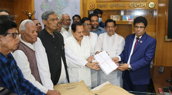 বরিশাল-৫: স্বতন্ত্র প্রার্থী হিসেবে সাদিকের মনোনয়নপত্র দাখিল