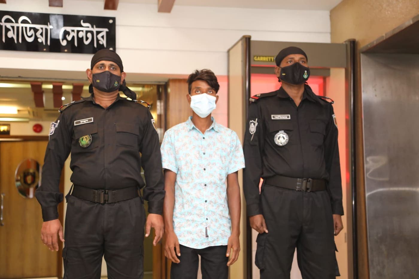 বঙ্গোপসাগরে জেলেদের নৌকায় ডাকাতি, লুন্ঠন ও অপহরণেরর মূলহোতা গ্রেফতার