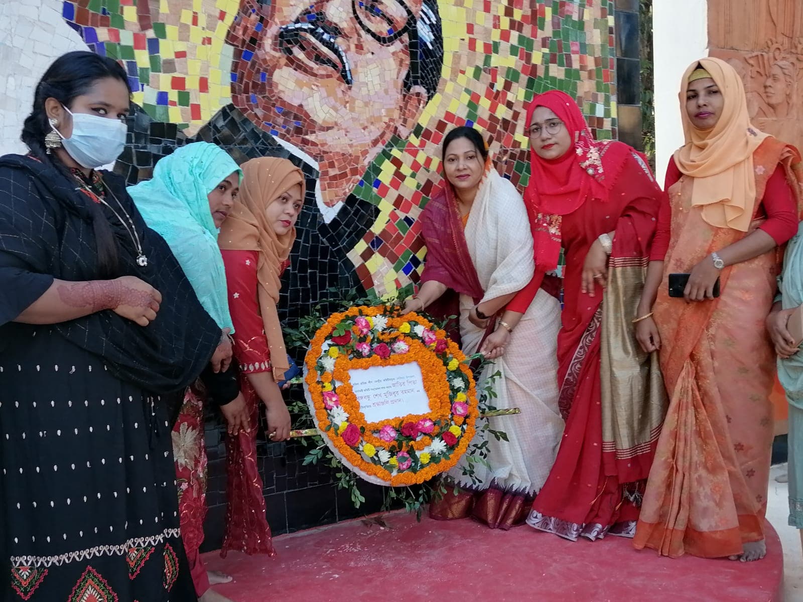 দেবীদ্বারে নবগঠিত উপজেলা মহিলা শ্রমিক লীগ'র বঙ্গবন্ধু প্রতিকৃতিতে শ্রদ্ধা
