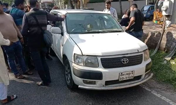 ঝালকাঠিতে প্রাইভেটকার থেকে ২০ কেজি গাঁজা উদ্ধার