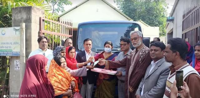 লালপুরে এনডিপি’র ট্রাক হস্তান্তর