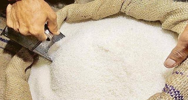হিলিতে মিলছে না প্যাকেটজাত চিনি