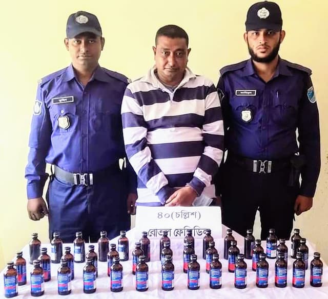 গোয়ালন্দে ৪০ বোতল ফেনসিডিলসহ রাসেল গ্রেপ্তার
