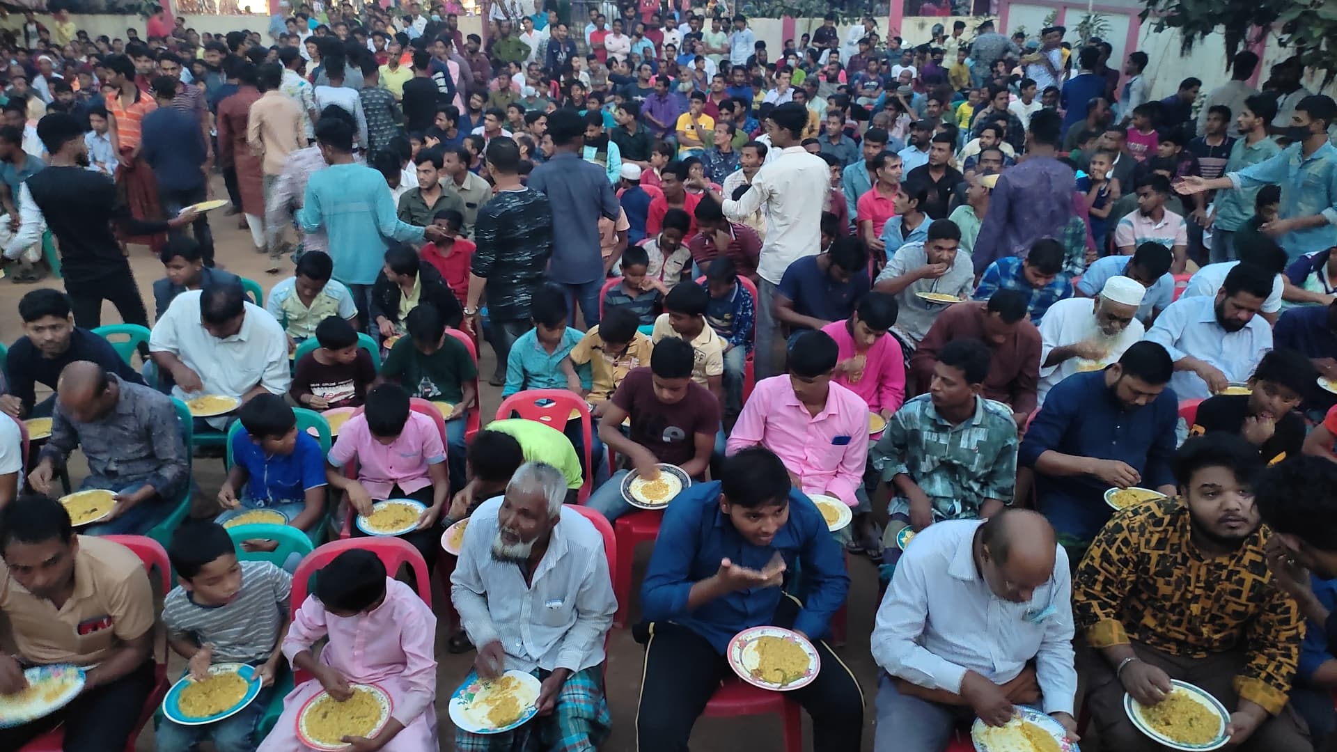 হাজার সমর্থকে মুখরিত মেম্বার প্রার্থী হালিম মৃধার সভাস্থল