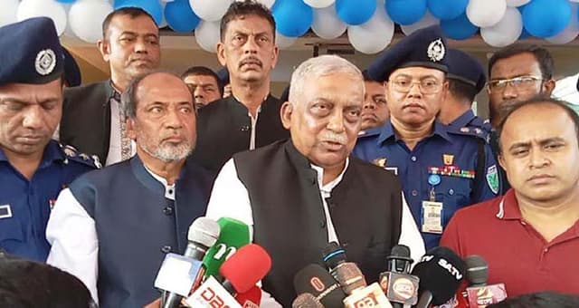 ১০ ডিসেম্বর ঢাকা সচল রাখার দায়িত্ব ডিএমপি কমিশনারের : স্বরাষ্ট্রমন্ত্রী