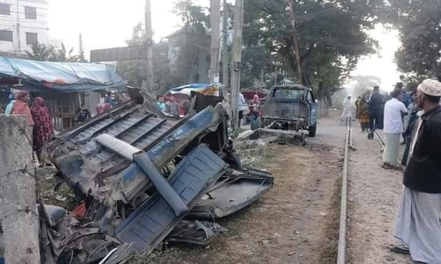 জামালপুরে পুলিশ ভ্যানে ট্রেনের ধাক্কায় এক পুলিশ সদস্য নিহত