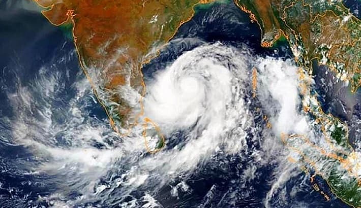 ঘূর্ণিঝড়ে রূপ নিলো গভীর নিম্নচাপ