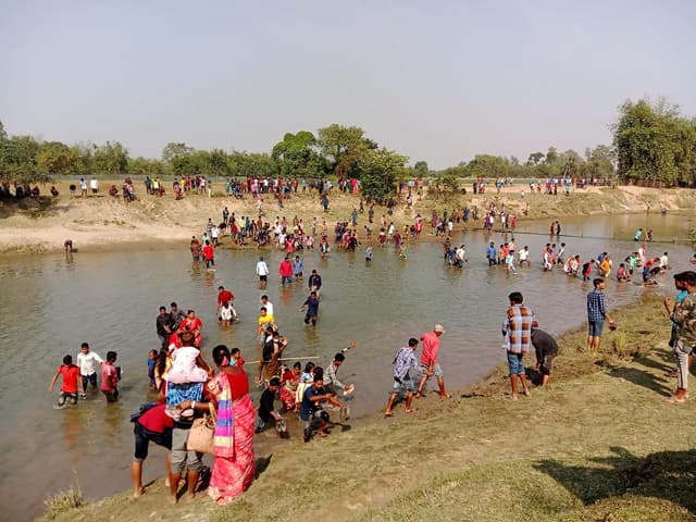 স্বজনদের সঙ্গে দেখা না করে ফিরতে হলো দুই বাংলার মানুষকে