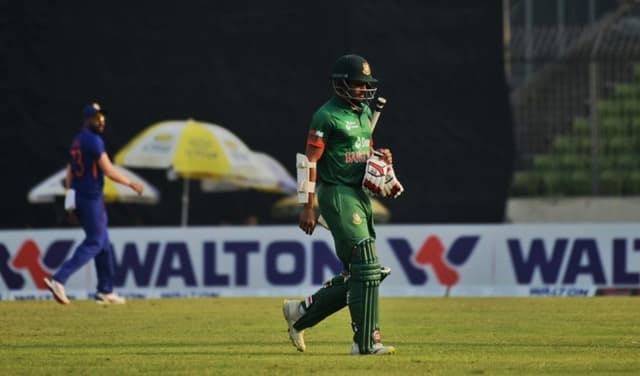 বিদায় নিলেন বিজয়, লড়ছেন সাকিব-লিটন