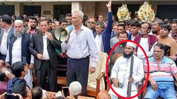 প্রকাশ্য অস্ত্র নিয়ে সমাবেশে শাহজাহান ওমর, শোকজ