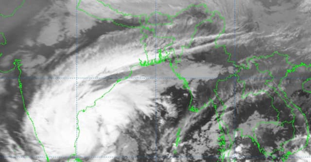 ৩ বিভাগে বৃষ্টির আভাস, ২ নম্বর হুঁশিয়ারি সংকেত বহাল