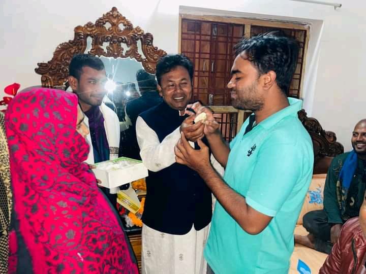 মিষ্টিমুখে দুই চেয়ারম্যান সম্প্রীতির বন্ধনে