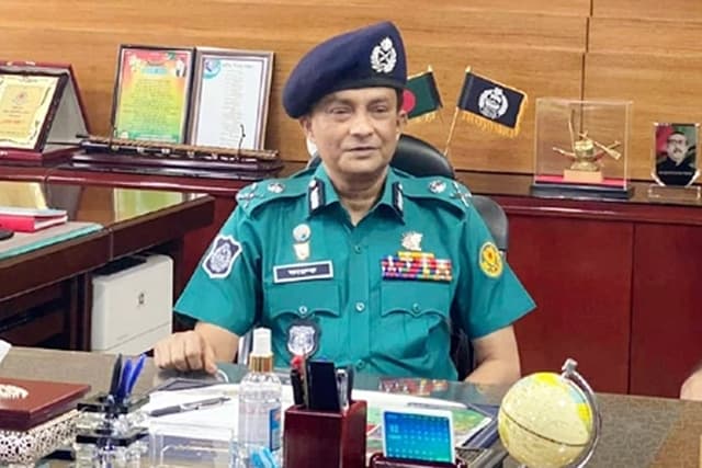 রাস্তায় সমাবেশের অনুমতি পাবে না বিএনপি : ডিএমপি কমিশনার