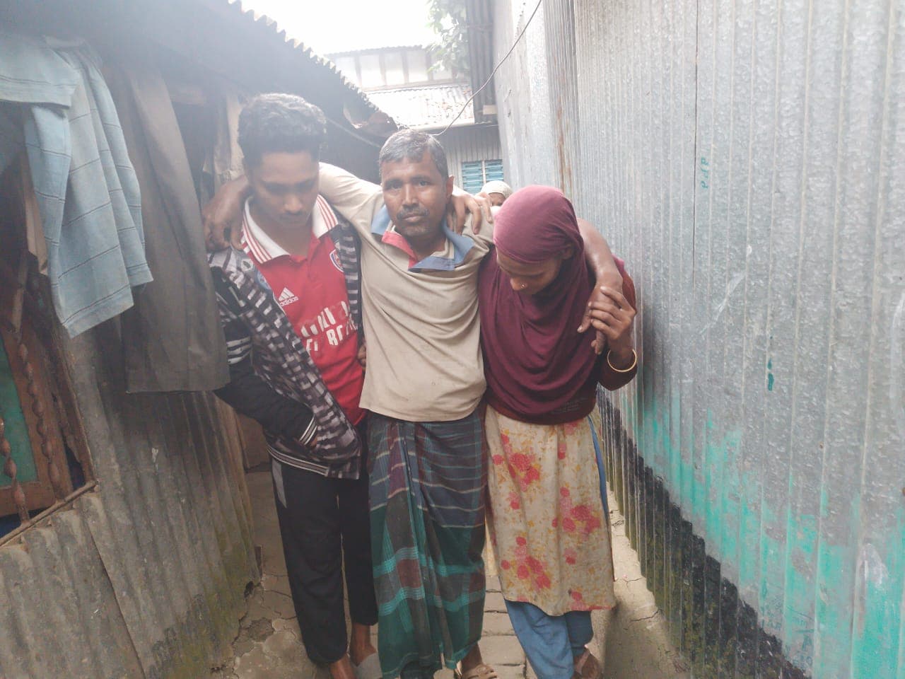 জমি বিরোধে হামলায় প্রতিবন্ধী দম্পতি আহত, অভিযোগে পুলিশের নিষ্ক্রিয়তার