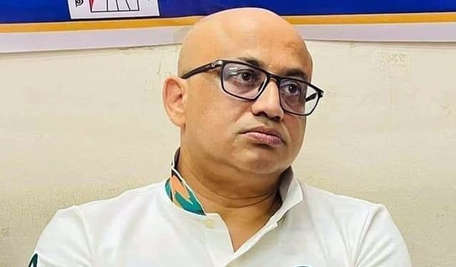 প্রতিমন্ত্রী মুরাদকে পদত্যাগের নির্দেশ প্রধানমন্ত্রীর