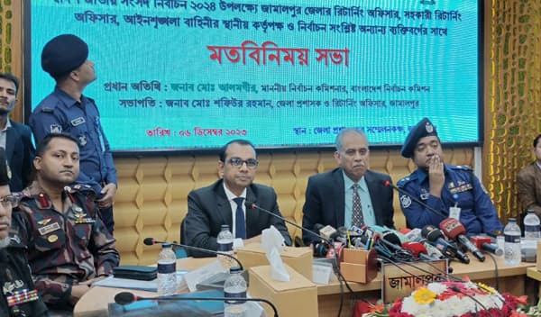 নির্বাচনে বিদেশীদের চাপ দেওয়ার অধিকার নাই:  ইসি আলমগীর