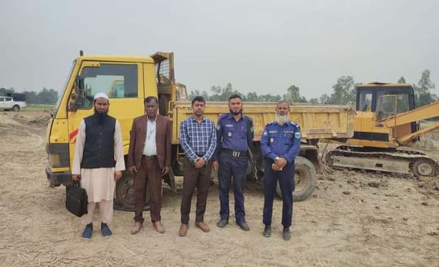 রায়গঞ্জে ফসলি জমির মাটি কাটায় ভ্রাম্যমান আদালতে জরিমানা