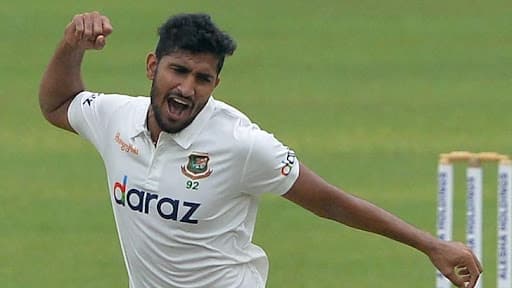 খালেদ উইকেটের খাতা খুললেন বাবরকে দিয়েই