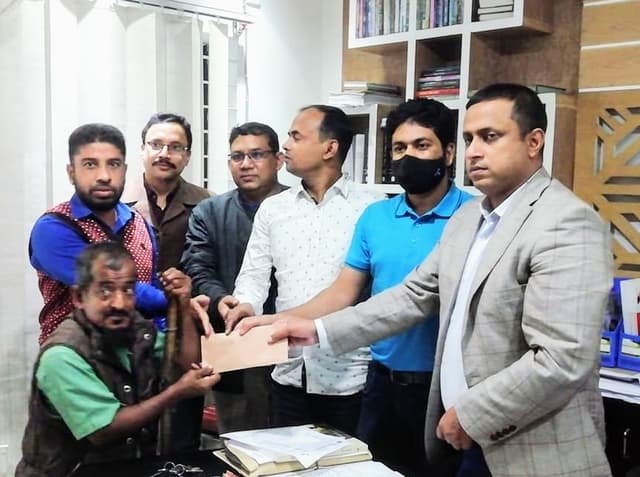 গোয়ালন্দে চার ভিক্ষুককে পুনর্বাসনের জন্য নগদ অর্থ সহায়তা প্রদান