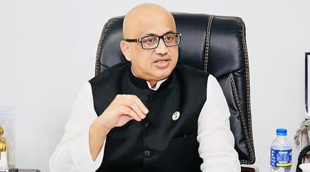 পদত্যাগ করছেন প্রতিমন্ত্রী মুরাদ