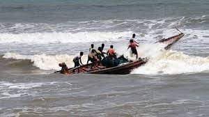 ঝড়ের কবলে বঙ্গোপসাগরের ট্রলারডুবি ১ জেলে উদ্ধার, নিখোঁজ ২০