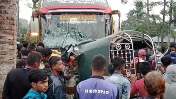 ঝালকাঠিতে বাস-মাহেন্দ্র সংঘর্ষে নিহত ৩, আহত ৫