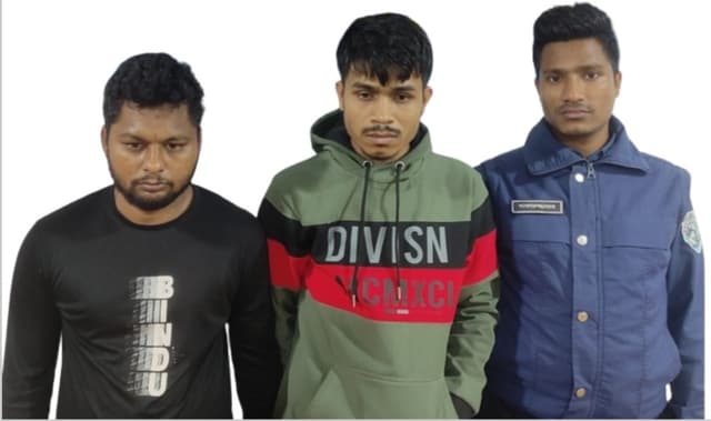 ভূরুঙ্গামারীতে অবৈধভাবে ভারতীয় মোবাইল আনতে গিয়ে দুই যুবক আটক