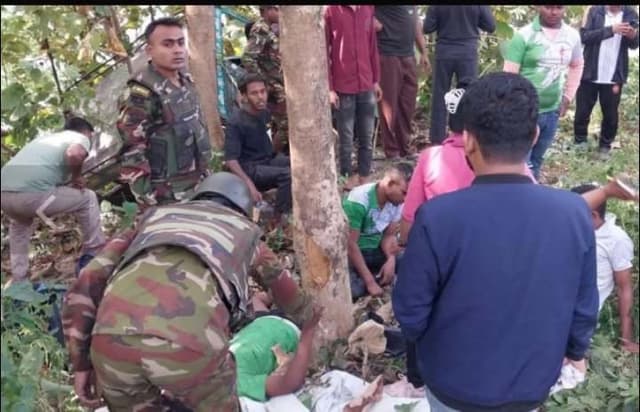 সাজেক থেকে ফেরার পথে জিপ উল্টে ১০ পর্যটক আহত