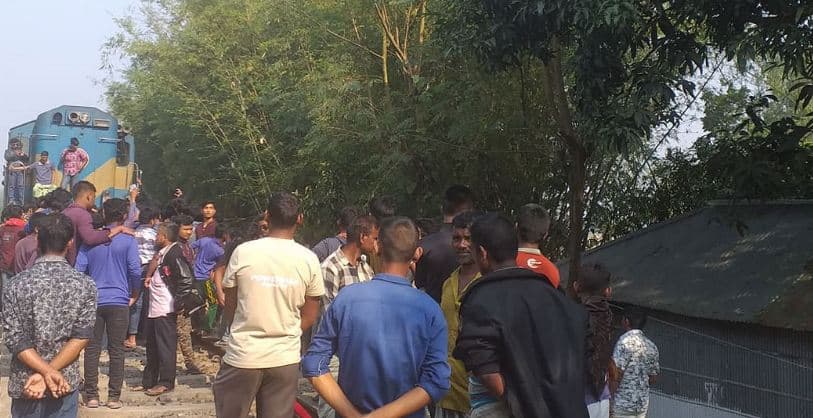 ট্রেনে কাটা পড়ে ৩ ভাই-বোননের করুণ মৃত্যু