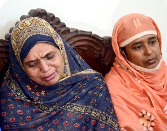 আইনের প্রতি শ্রদ্ধাশীল আবরারের মা-ভাই, চান দ্রুত রায় কার্যকর