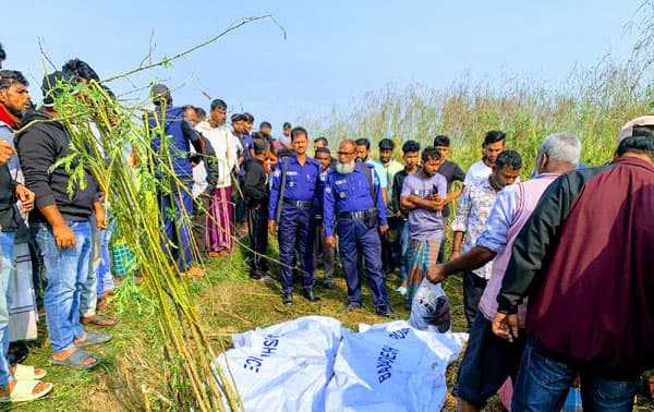 কুমিল্লায় নির্জন ফসলি মাঠে পড়েছিল দুই যুবকের মরদেহ