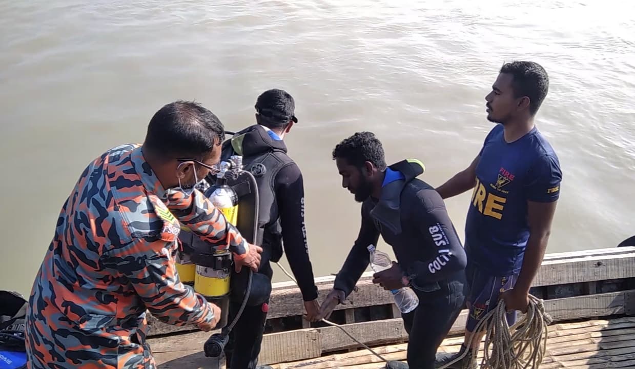 দৌলতদিয়ায় ফেরি থেকে পড়ে যাওয় বৃদ্ধের মরদেহ ফরিদপুরে উদ্ধার