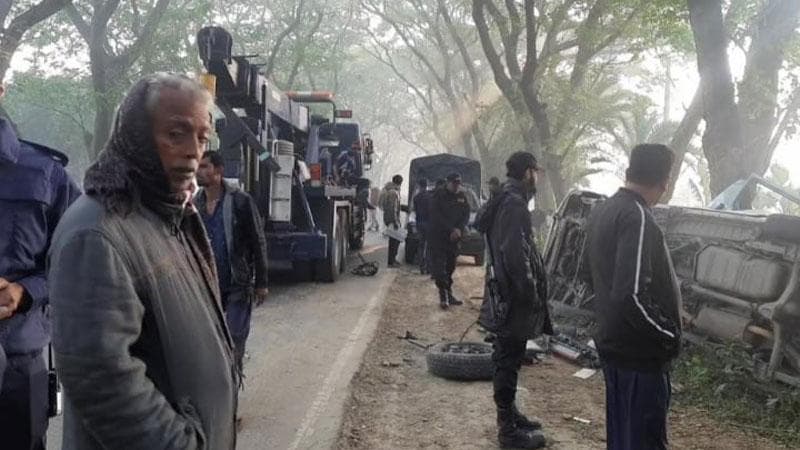 সড়কে প্রাণ গেল দুই র‍্যাব সদস্যসহ ৩ জনের